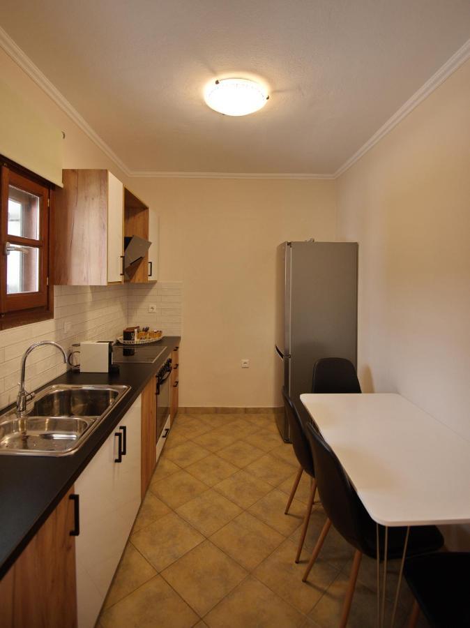 Elpida Apartments Votsi  Eksteriør billede